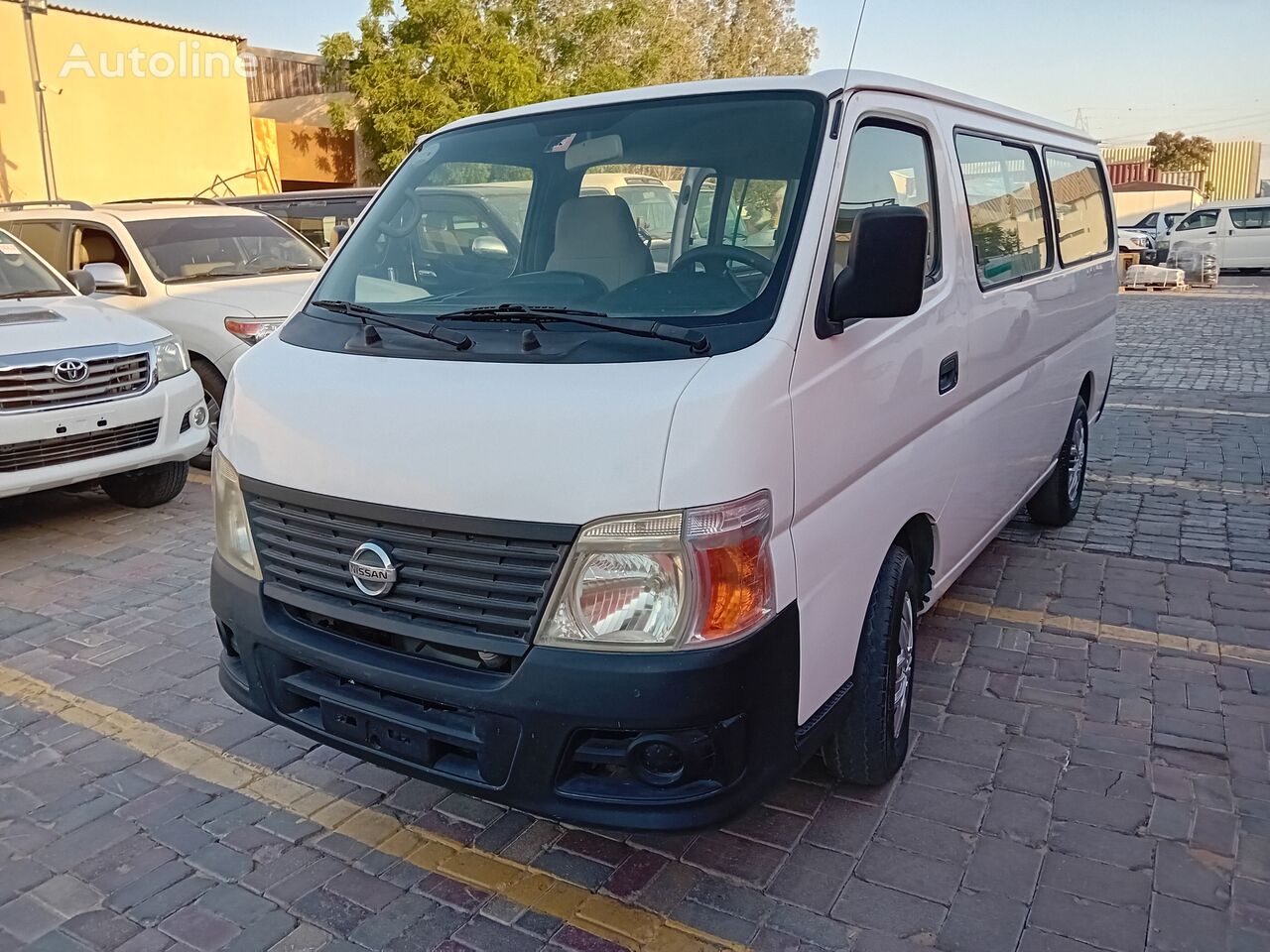 μίνι βαν Toyota // Nissan Urvan -15 seats - 11..(Shipping service - - Tous pays)