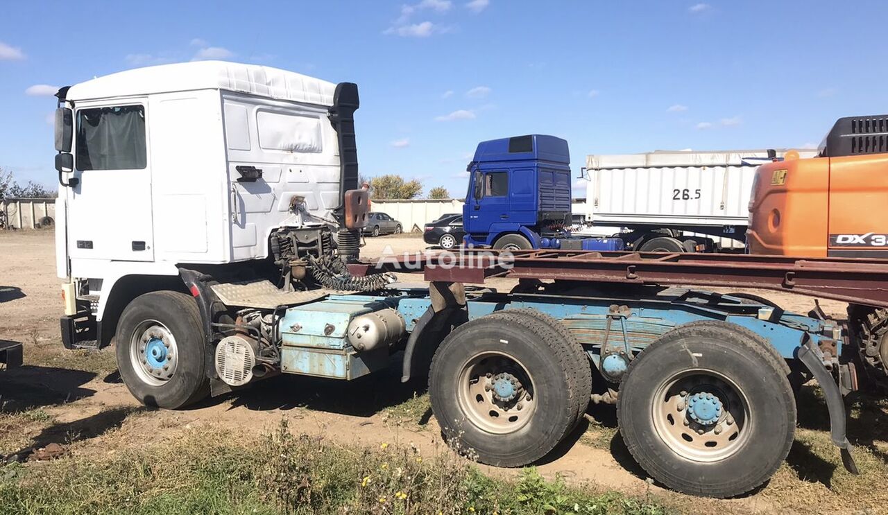 φορτηγό μεταφοράς εμπορευματοκιβωτίων Volvo F 12